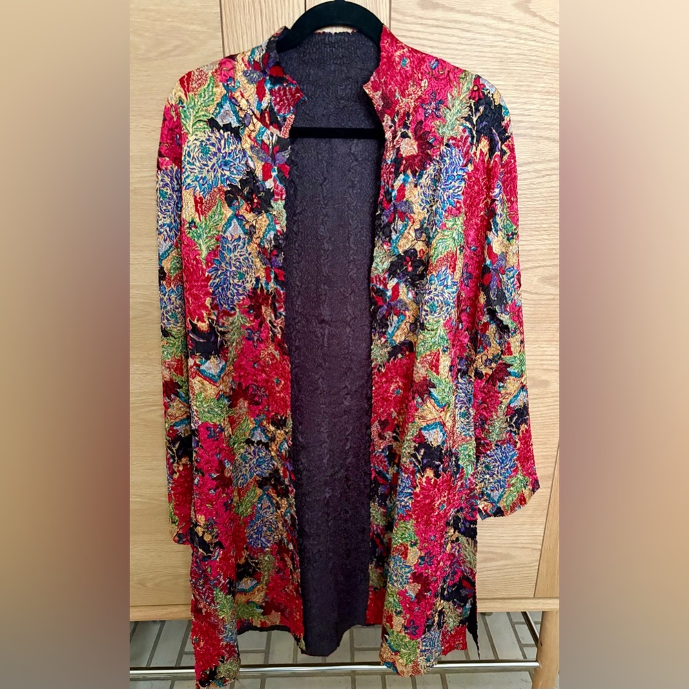 Women’s Boutique One Of A Kind Crinkled Vibrant Long Lightweight Jacket - Size M